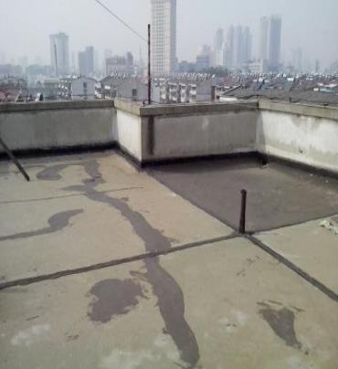 长岛漏水维修 楼顶漏水是什么原因，楼顶漏水维修方法是什么?